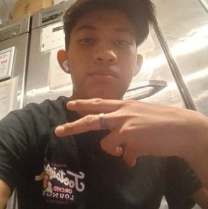 Meet your Posher, Crisantos